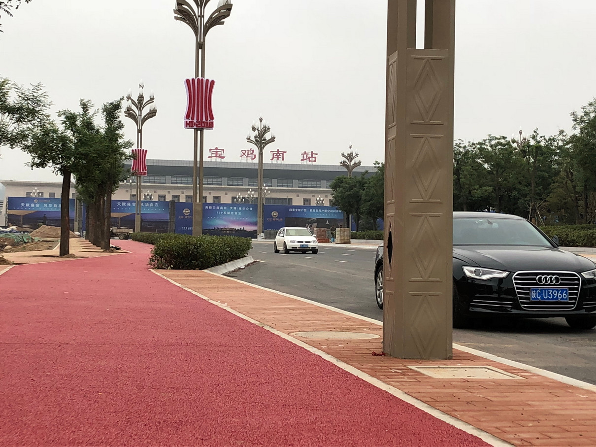 南站站前大道透水路面