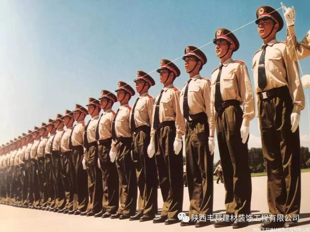 華麗轉身，他從閱兵場闊步邁向到祖